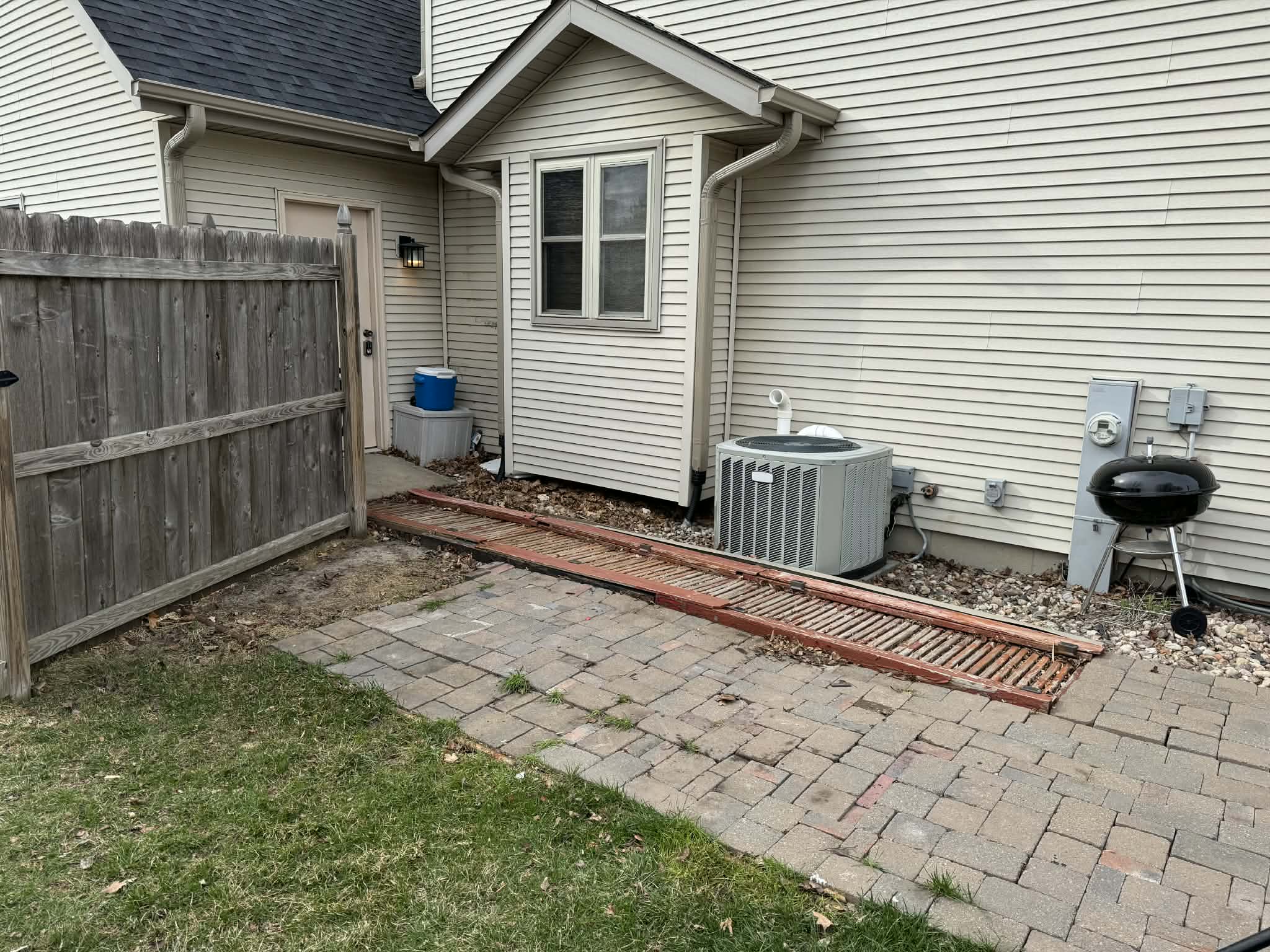 Junk removal in Rockford IL: patio and yard cleanup after